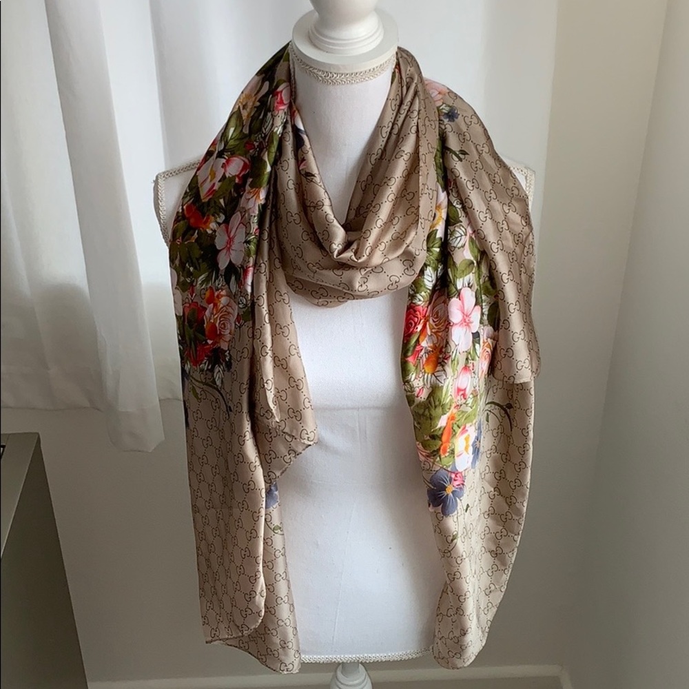 Gucci scarf